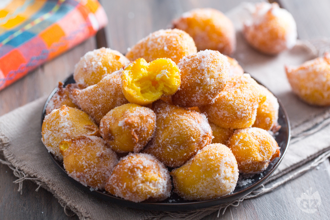 Carnival Fritters - Italian recipes by GialloZafferano