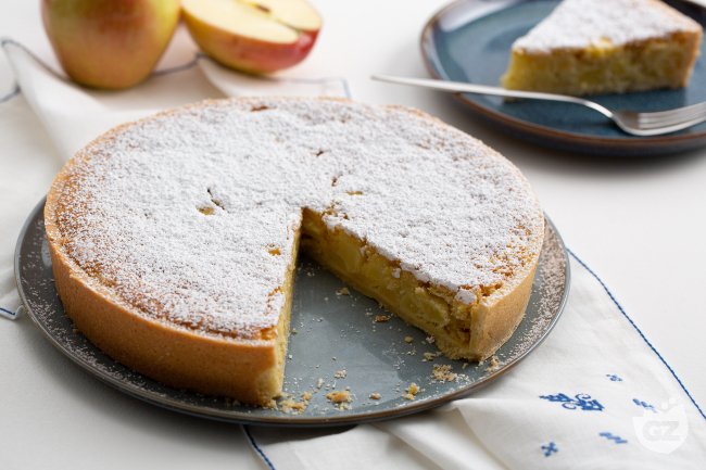 Apple Heart Cake - Italian recipes by GialloZafferano