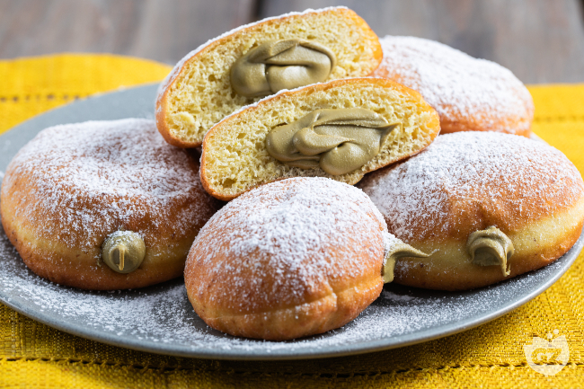 Pistachio Donuts - Italian recipes by GialloZafferano