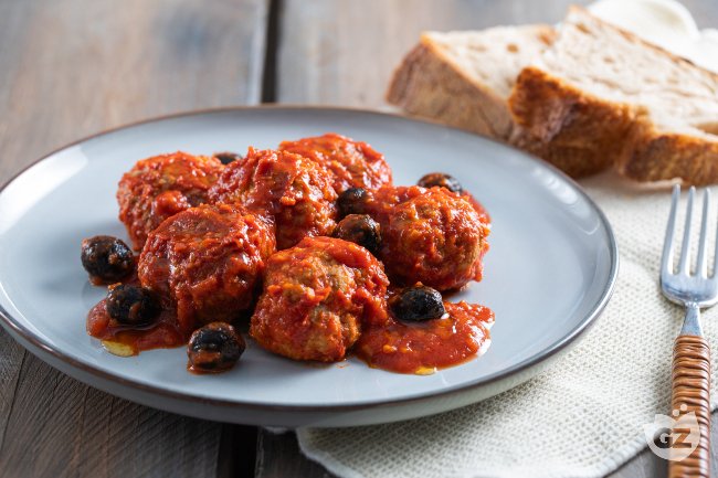 Cacciatore-style Meatballs - Italian recipes by GialloZafferano