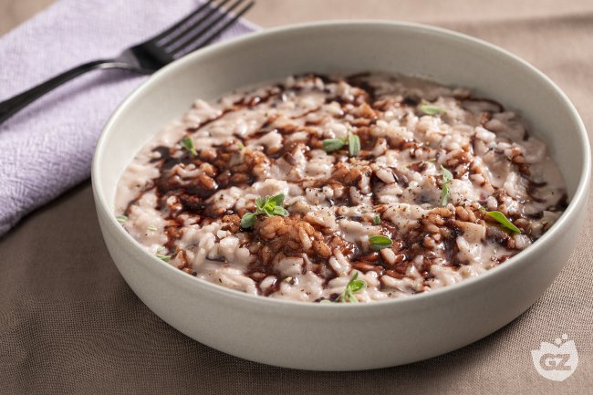 Risotto with Radicchio and Taleggio - Italian recipes by GialloZafferano