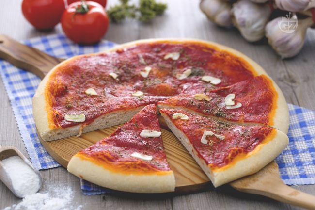 Pizza marinara - Italian recipes by GialloZafferano