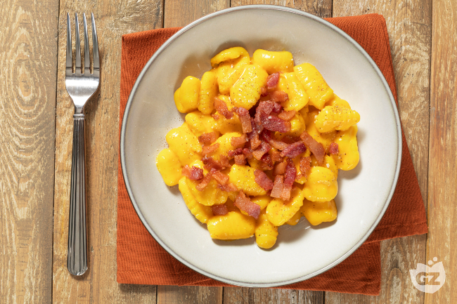 Gnocchi alla carbonara - Italian recipes by GialloZafferano