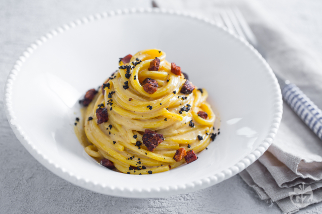 Fake saffron carbonara - Italian recipes by GialloZafferano