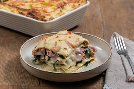 Lasagna with ham and spinach