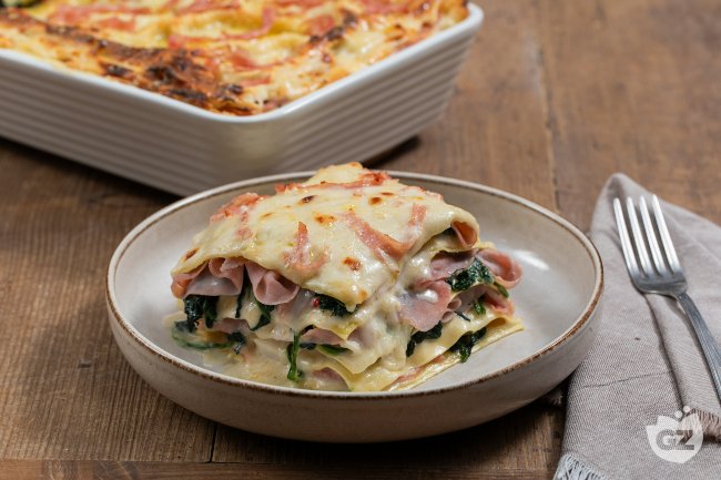 Lasagna with ham and spinach - Italian recipes by GialloZafferano