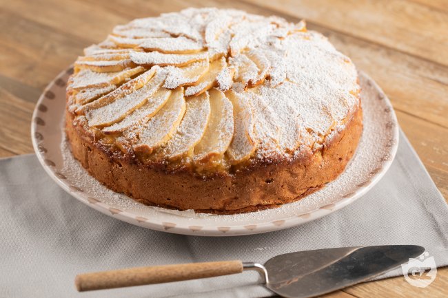 Apple and Yogurt Cake - Italian recipes by GialloZafferano
