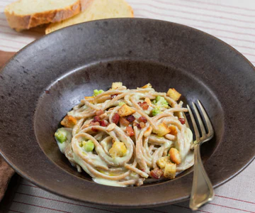 Spaghetti with Romanesco broccoli and bacon