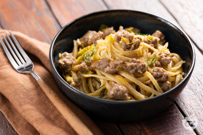 Linguine with Sausage, Leeks, and Fennel - Italian recipes by GialloZafferano