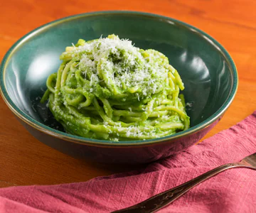 Pasta with Romanesco broccoli and spinach