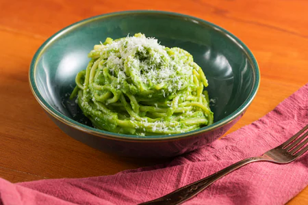 Pasta with Romanesco broccoli and spinach