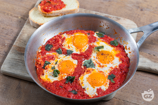 Eggs in Purgatory - Italian recipes by GialloZafferano