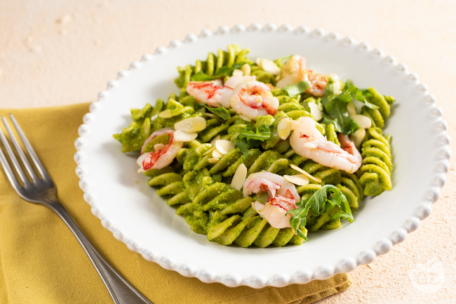 Pasta with Arugula Pesto and Shrimp - Italian recipes by GialloZafferano