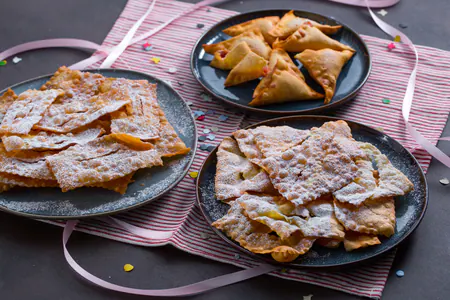 Carnival Chiacchiere: fried, baked and filled