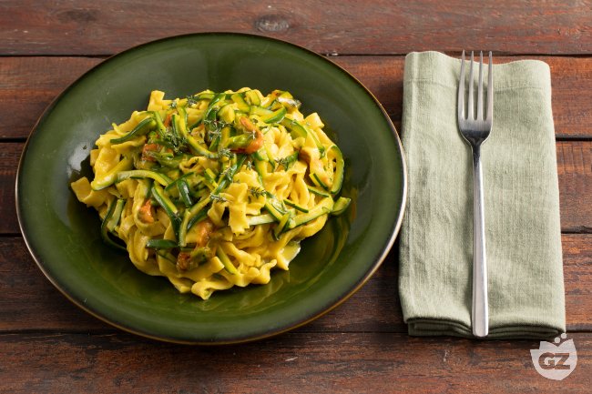 Tagliatelle with zucchini blossoms - Italian recipes by GialloZafferano