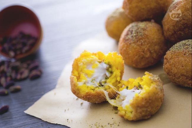 Pistachio Rice Arancini - Italian recipes by GialloZafferano