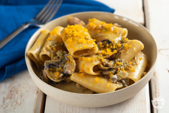 Paccheri with artichokes, clams, and bottarga - Italian recipes by GialloZafferano