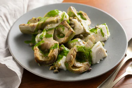 Grilled artichokes with fiordilatte and herb sauce