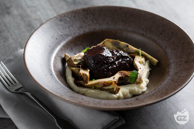 Beef cheek with artichokes - Italian recipes by GialloZafferano