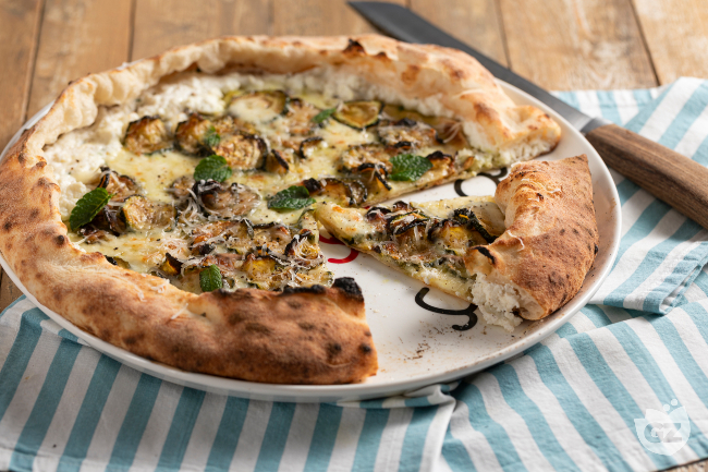 Pizza alla Nerano with stuffed crust - Italian recipes by GialloZafferano