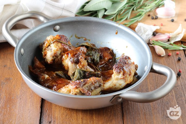 Rabbit in the pan - Italian recipes by GialloZafferano