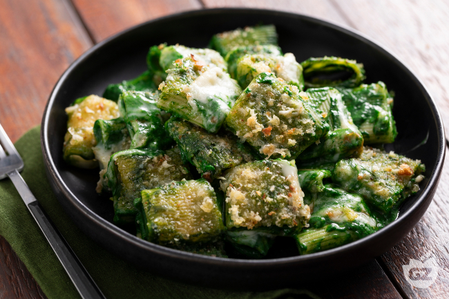 Pasta with spinach and taleggio - Italian recipes by GialloZafferano
