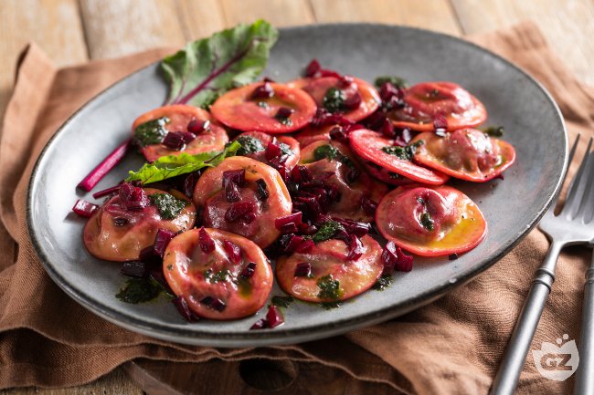 Beetroot Ravioli - Italian recipes by GialloZafferano