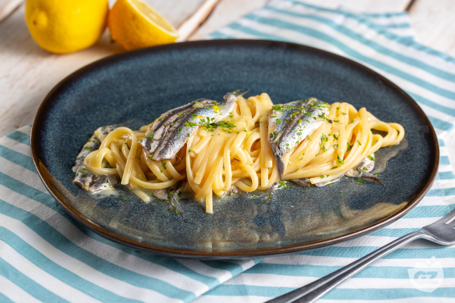 Linguine with Marinated Anchovies and Pecorino - Italian recipes by GialloZafferano