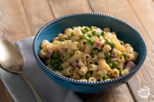 Creamy ham and pea pasta - Italian recipes by GialloZafferano