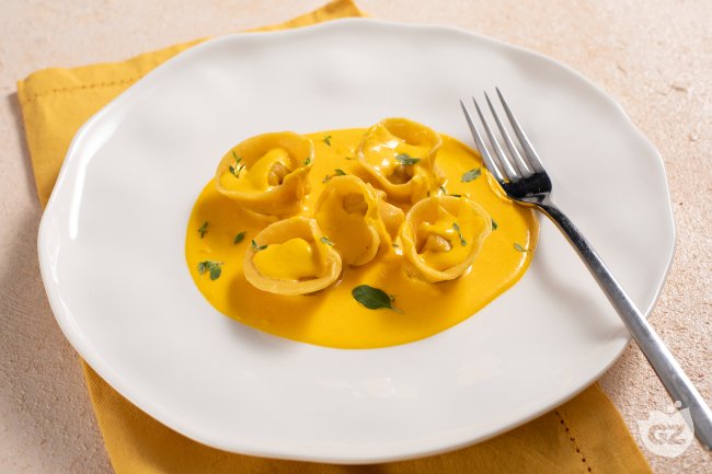 Fish ravioli with saffron sauce - Italian recipes by GialloZafferano
