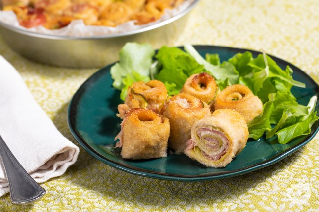 Chicken breast and zucchini rolls - Italian recipes by GialloZafferano