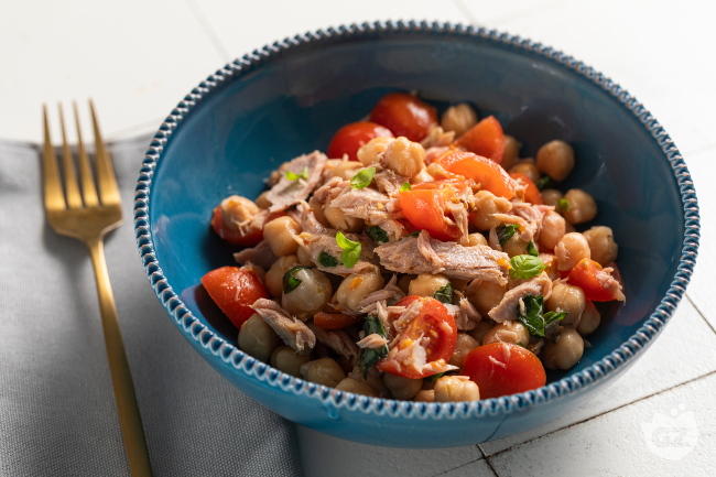 Chickpea and Tuna Salad - Italian recipes by GialloZafferano