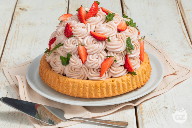 Strawberry Bouquet Cake - Italian recipes by GialloZafferano