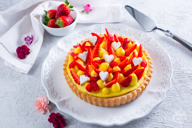 Strawberry Tart with Frangipane - Italian recipes by GialloZafferano