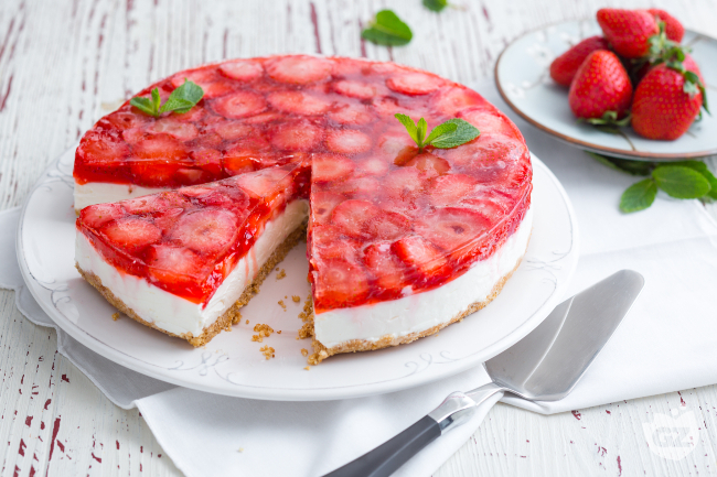 Gluten-Free Strawberry Cheesecake - Italian recipes by GialloZafferano