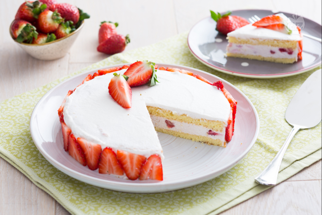 Ricotta and Strawberry Cake - Italian recipes by GialloZafferano