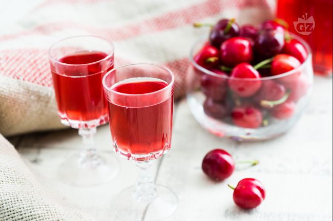 Cherry Liqueur - Italian recipes by GialloZafferano