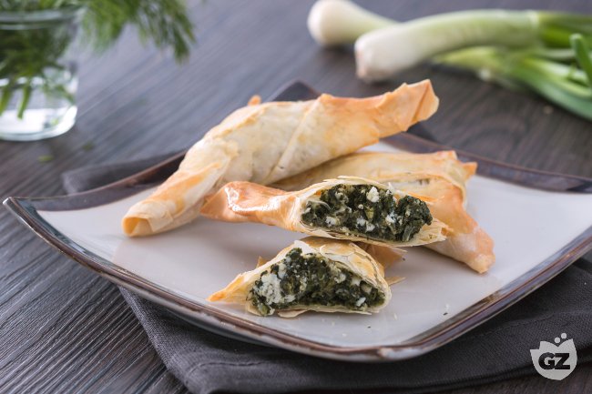 Spanakopitakia (Greek recipe) - Italian recipes by GialloZafferano