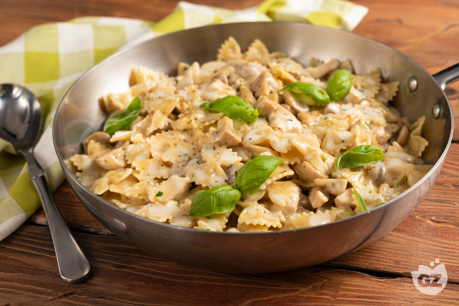 Pasta with Chicken and Mushrooms - Italian recipes by GialloZafferano