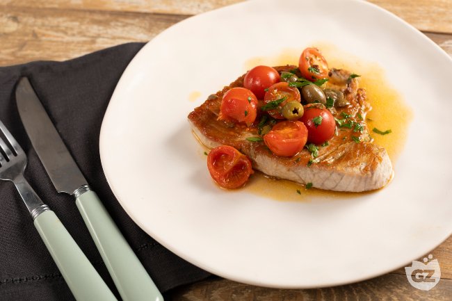 Tuna in the pan - Italian recipes by GialloZafferano