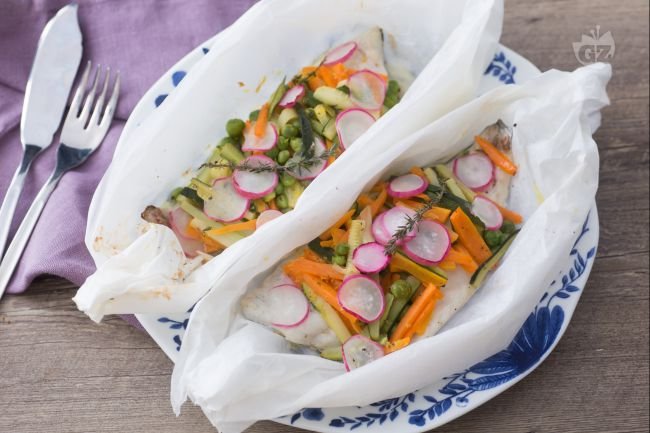 Sea bream fillet en papillote - Italian recipes by GialloZafferano