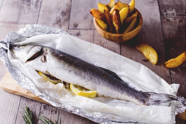Baked Sea Bass with Lemon Potatoes - Italian recipes by GialloZafferano