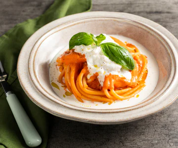 Bucatini with fresh cherry tomatoes, stracciatella and basil