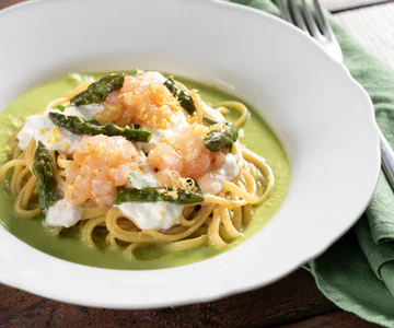 Linguine with scampi, burrata, and asparagus