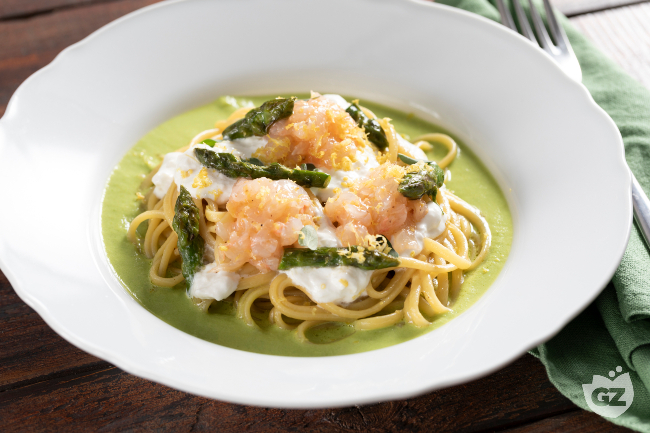 Linguine with scampi, burrata, and asparagus - Italian recipes by GialloZafferano
