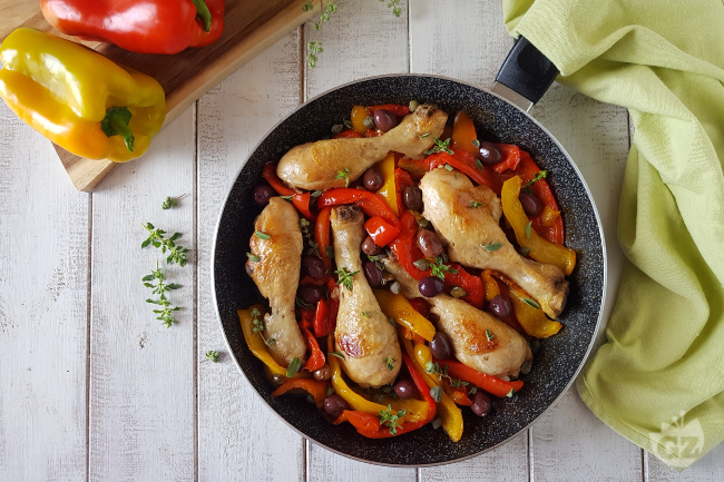 Chicken with olives and peppers - Italian recipes by GialloZafferano