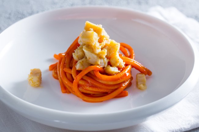 Spaghettoni with Bell Pepper Cream and Salt Cod - Italian recipes by GialloZafferano