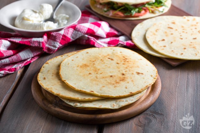 Gluten-free piadina - Italian recipes by GialloZafferano