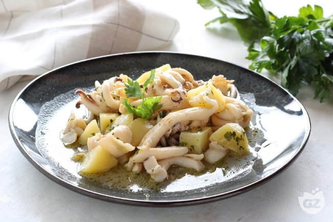Cuttlefish Stew without Tomato - Italian recipes by GialloZafferano