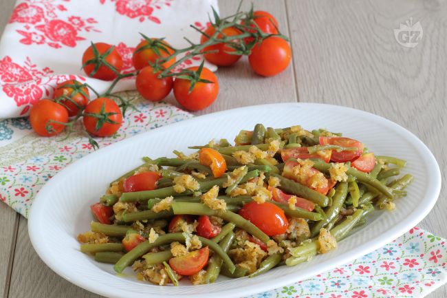 Sandy green beans with cherry tomatoes - Italian recipes by GialloZafferano
